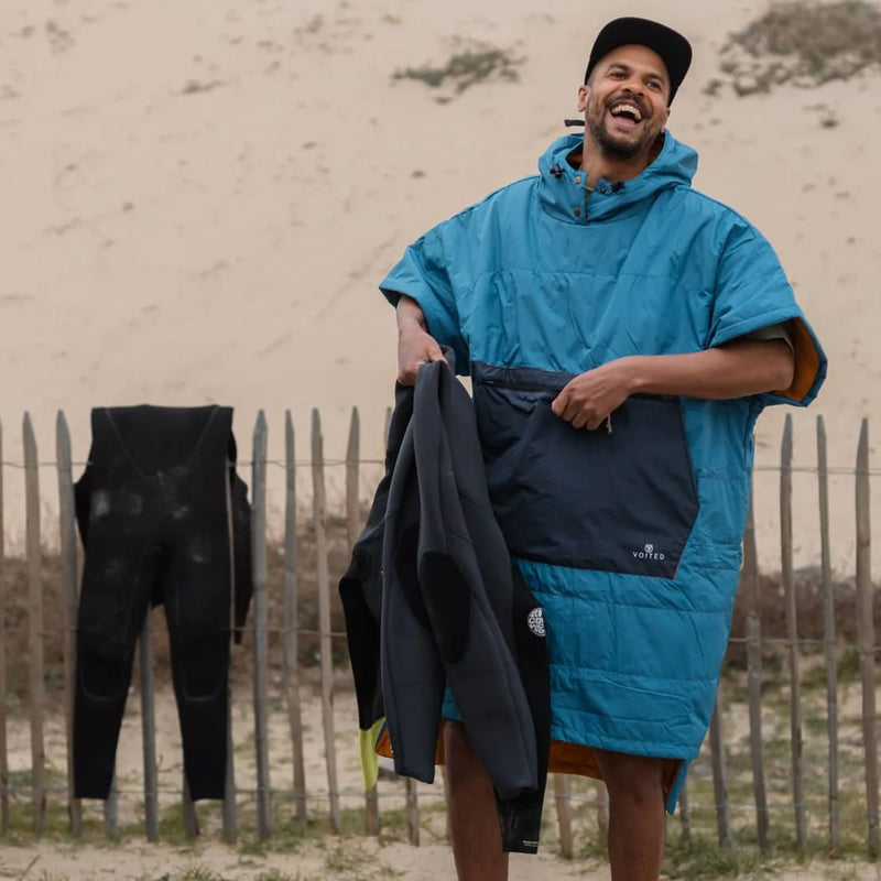 Load image into Gallery viewer, Voited Outdoor 2nd Edition Hooded Changing Poncho 9

