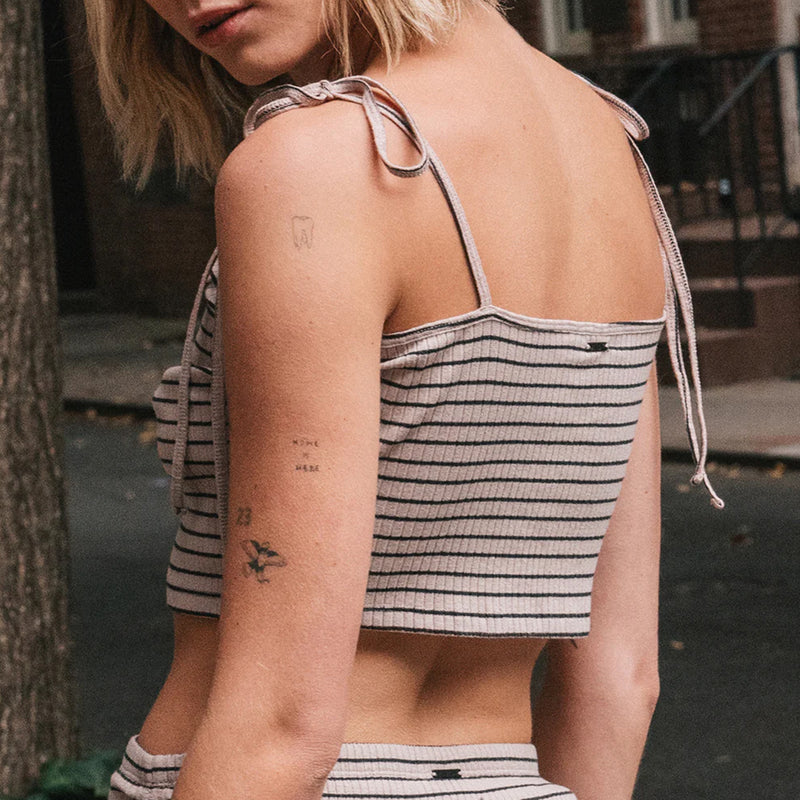 Load image into Gallery viewer, Volcom Women's Big Island Energy Crop Top 6
