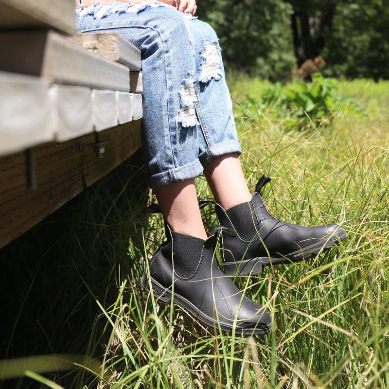Load image into Gallery viewer, Blundstone Women's Classics #558 Chelsea Boots 12
