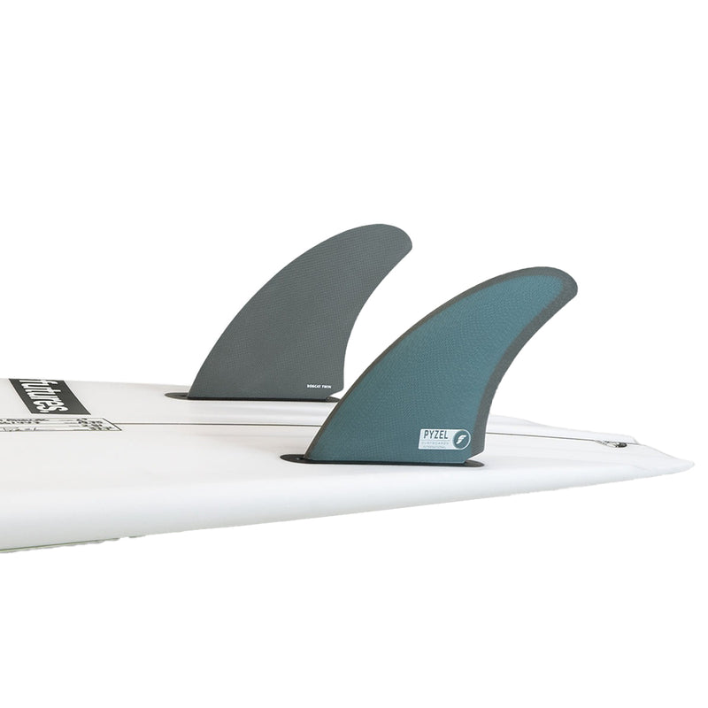 Load image into Gallery viewer, Futures Pyzel Bobcat Twin Fin Set 6
