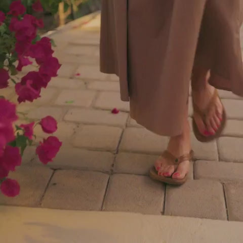 OluKai Women's Ho‘ōpio Hui Sandals 7