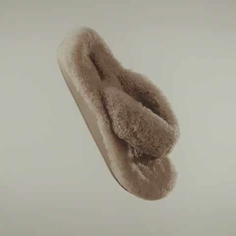 OluKai Women's Kīpe'a Heu Fuzzy Slipper Sandals 9