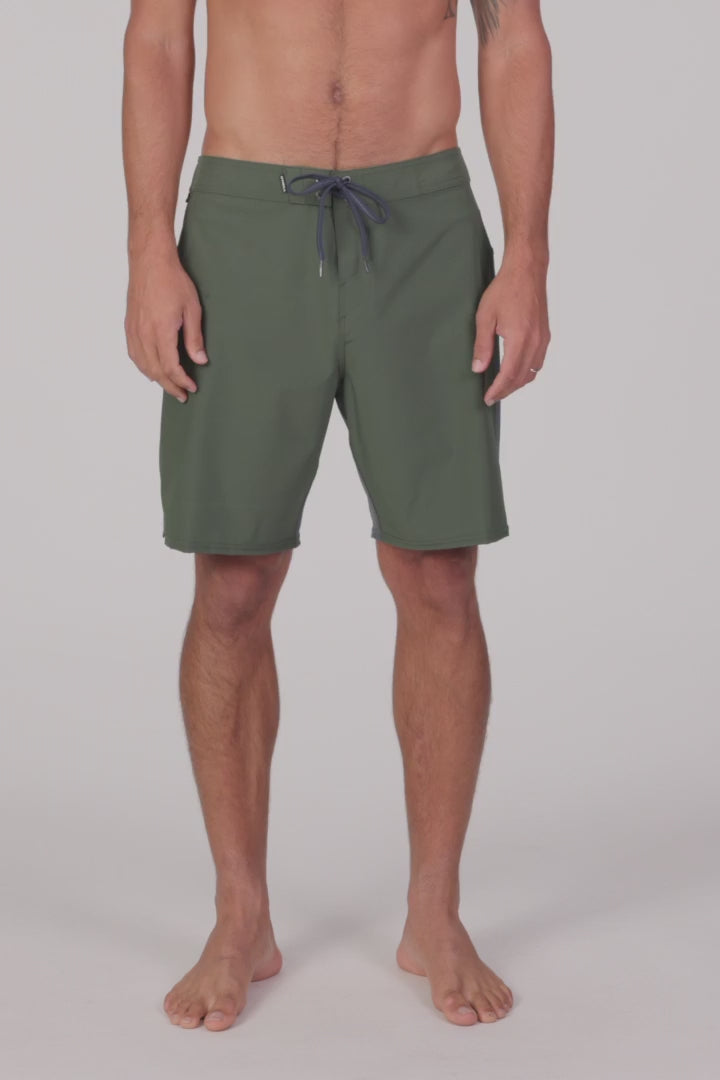 Load and play video in Gallery viewer, O'Neill Hyperfreak Tech TRVLR Enduro 21" Boardshorts 7
