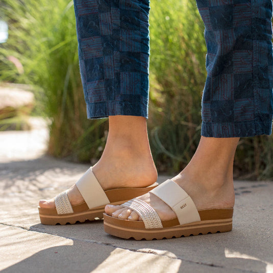 REEF Women's Cushion Vista Hi Sandals 6