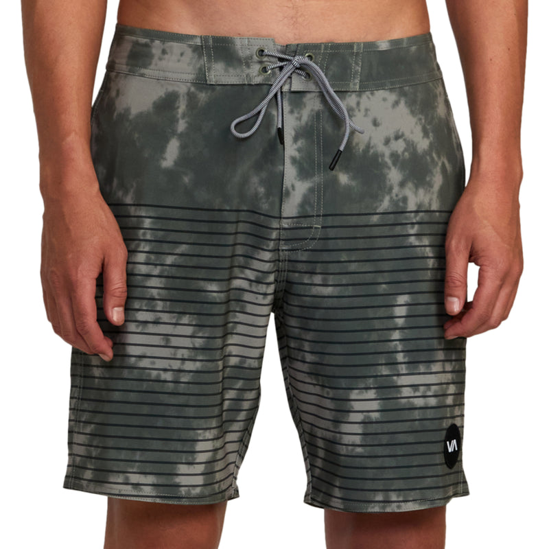 Load image into Gallery viewer, RVCA Curren 18" Boardshorts 12
