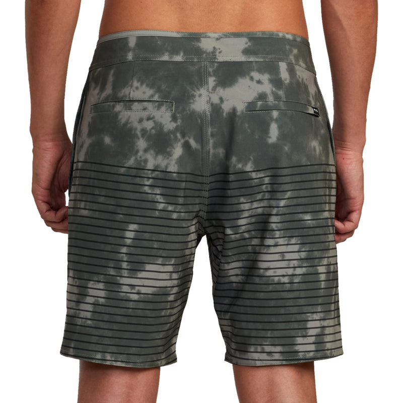 Load image into Gallery viewer, RVCA Curren 18" Boardshorts 13
